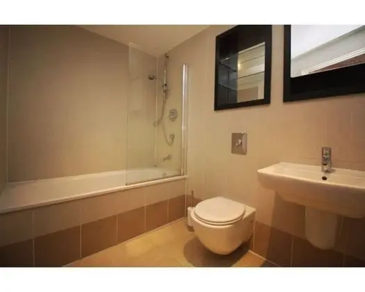 Modern Leeds City Apartment - Banyo Tipleri