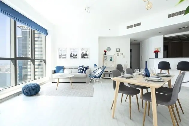 Modern + Light 2BR in Dubai Marina w/ Sea Views! - Öne Çıkan Resim
