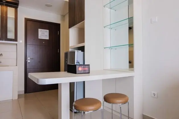 Modern Living 1BR at Saveria Apartment - Mutfak