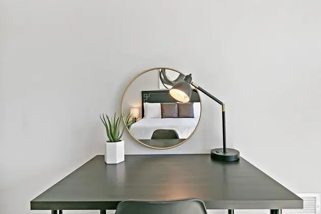 Modern Living 1BR in Warrenville - Oda Düzeni