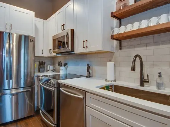 Modern Luxury at The 1865 - Mutfak