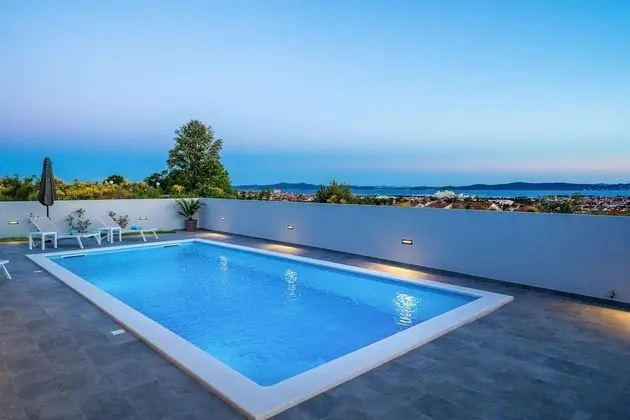 Modern Luxury Villa Oasis in Zadar Near Center Near the Beach With Heated Pool - Havuz
