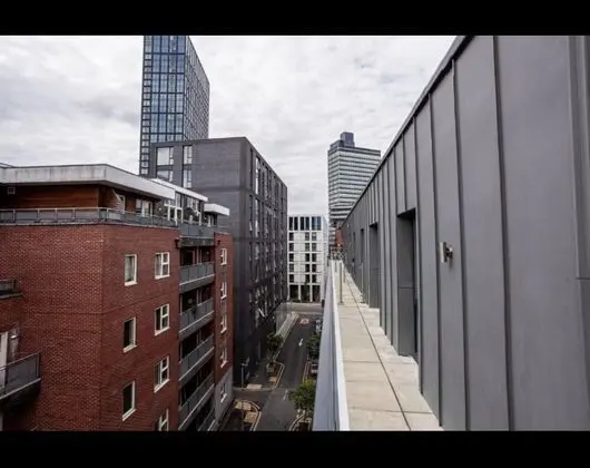 Modern Manchester Apt with Secured Park - Dış Mekan