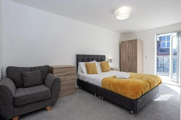Modern Manchester Apt with Secured Park - Oda