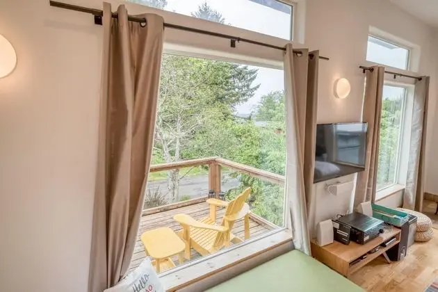 Modern Manzanita Retreat - Oda
