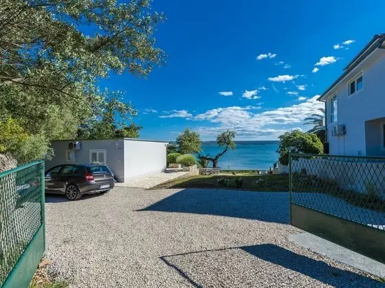 Modern Villa in Maslenica With Swimming Pool - Dış Mekan