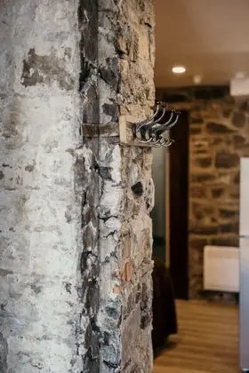 Modern Meets Rustic - 2 Bdrm Old Quebec - İç Mekan