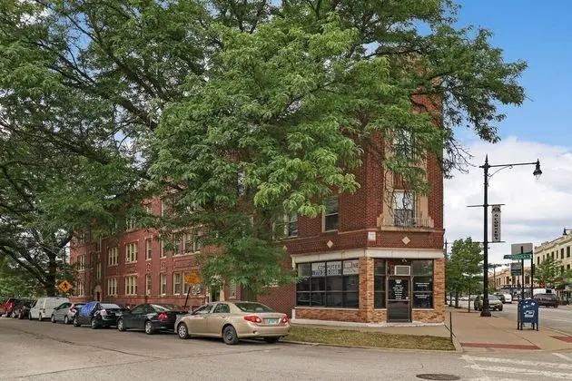 Modern Minimalist Studio in Portage Park