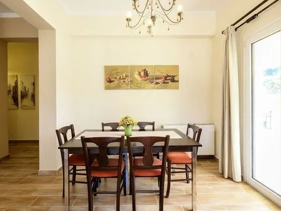 Modern Villa Near Sea in Kerkira - Yerinde Yemek