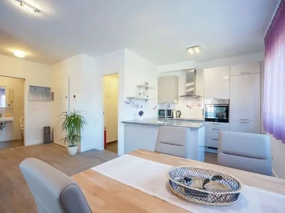 Modern Newly Built Apartment, Geat Location, Private Parking Space, WiFi - Yerinde Yemek