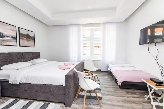 Modern Newly Refurbished Studio! Main Street