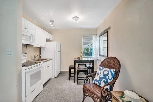 Modern Ocean-side Studio, 1br/1bath, Hollywood, Free Parking + Bbq! - Oda