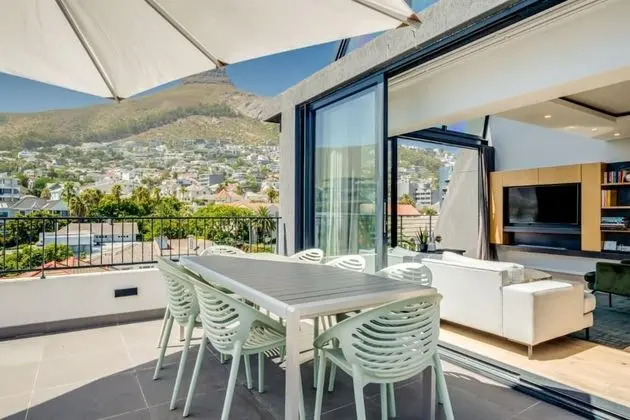Modern Penthouse in Cape Town With Lovely Views Quendon Penthouse - Oda