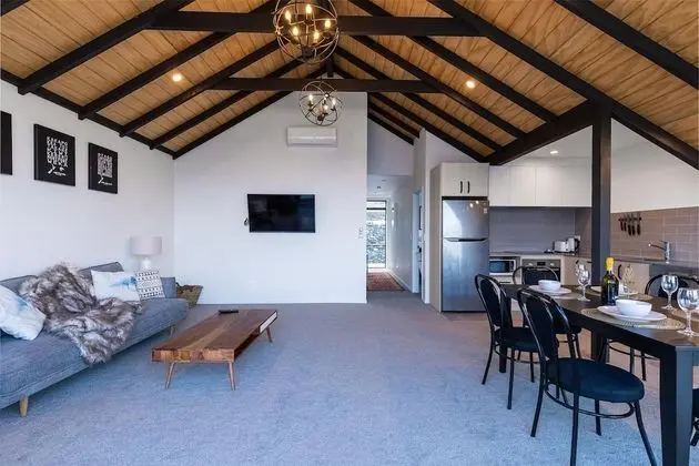 Modern, Plush & Picturesque - Brand New Townhouse - İç Mekan