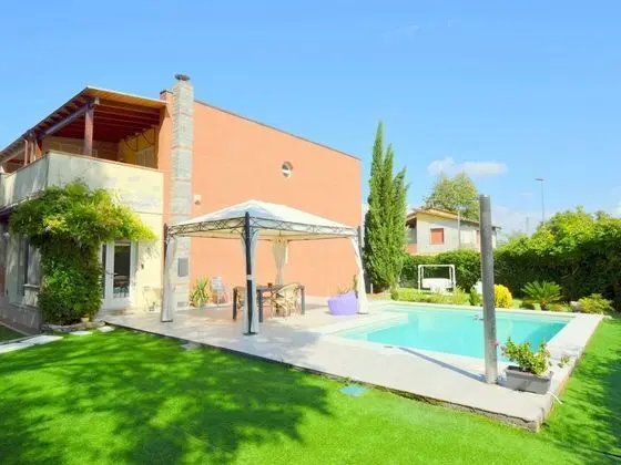 Modern Villa With Private Pool and Fenced Garden 2.5 km From Lucca