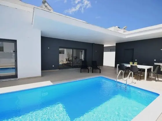 Modern Villa With Private Pool, Near the Beautiful Beach of Foz de Arelho