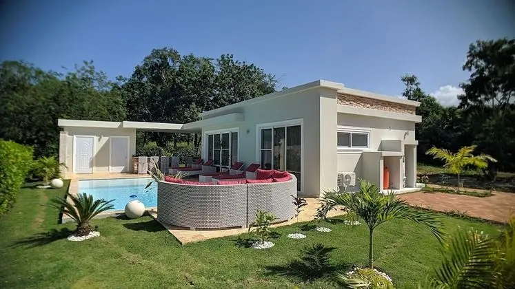 Modern & Private Tropical Villa in Gated Community Minutes From the Beach