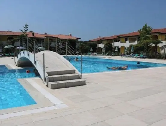 Modern Residence With Swimming Pool - Childrens Area - Beach Place Included - Havuz