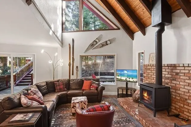Modern Rustic Retreat - Öne Çıkan Resim