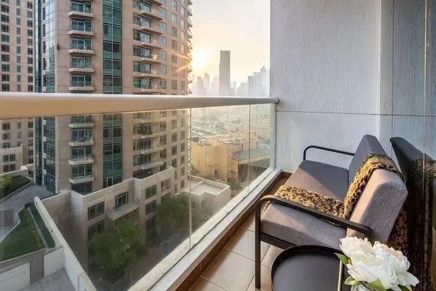 Modern Rustic Studio Apartment in Downtown Dubai