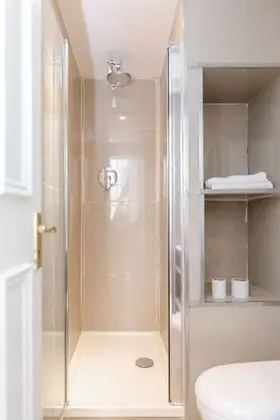 Modern Serviced Apartment in Kensington - Banyo Tipleri
