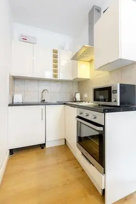 Modern Serviced Apartment in Kensington - Mutfak