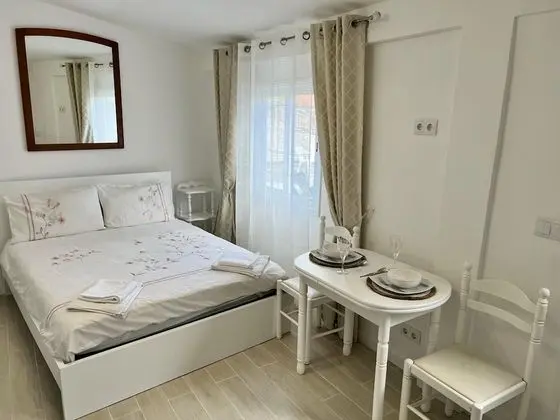 Modern & Simplistic Studio in Funchal - Öne Çıkan Resim