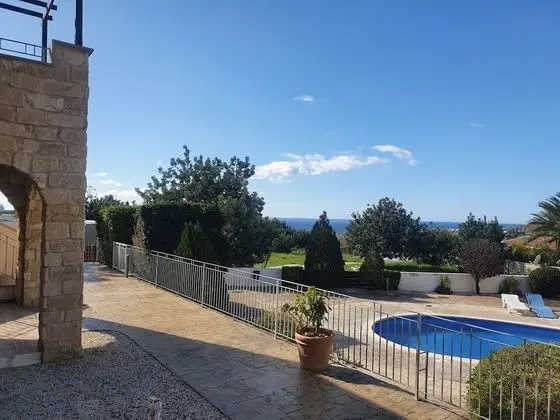 Modern and Spacious 2 bed Apartment in Peyia