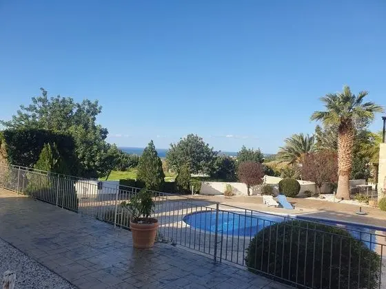 Modern and Spacious 2 bed Apartment in Peyia - Havuz