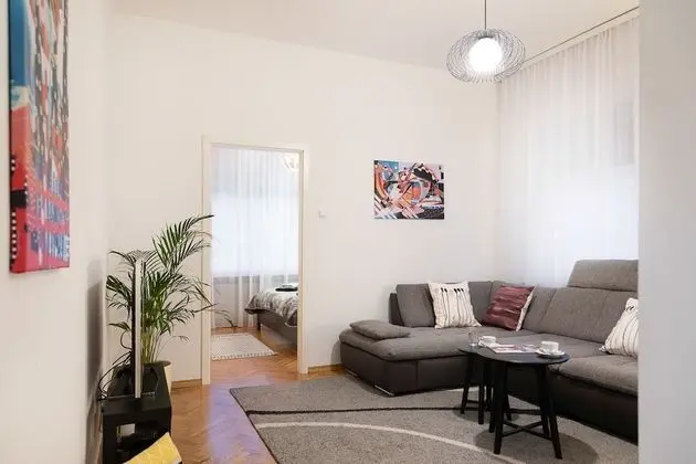 Modern Spacious 3bdr Apartment in Heart of Zagreb - Öne Çıkan Resim