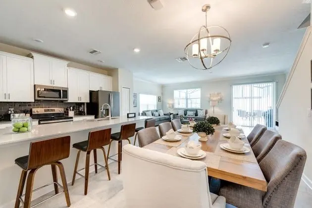 Modern and Spacious 5 bed Home Resort