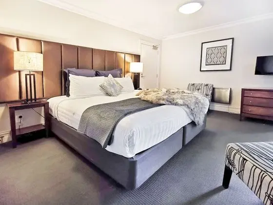Modern Spacious Town Center Unit with Lake View - Oda