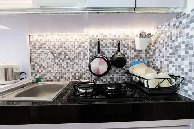 Modern Studio Akasa Pure Living BSD Apartment - Mutfak