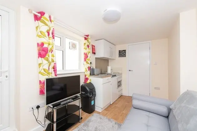Modern Studio Apartments in Castle St - Bar