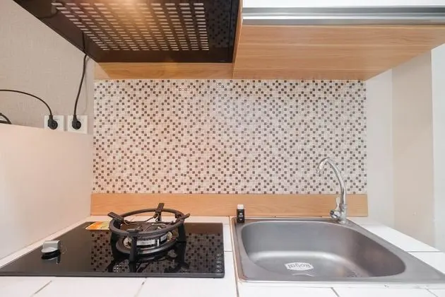 Modern Studio with Great Lake View at Springlake Summarecon Apartment - Mutfak
