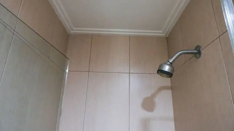 Modern Studio (No Kitchen) At Tamansari Papilio Apartment - Banyo Tipleri
