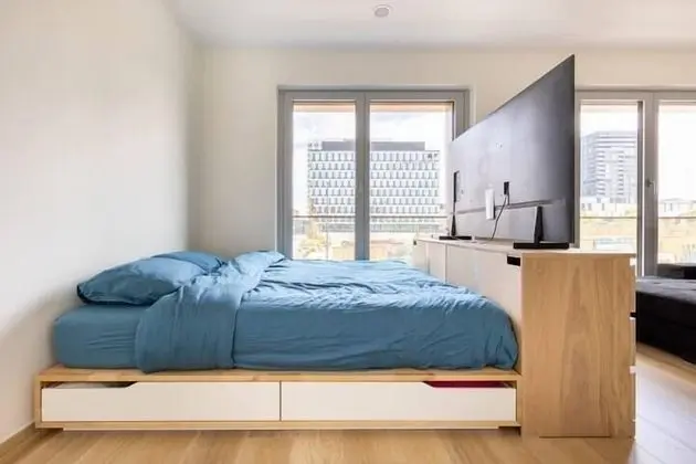 Modern Studio PwC Deloitte in Cloche dOr