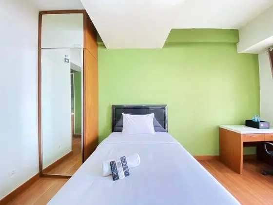 Modern Studio Room At Easton Park Residence Jatinangor Apartment