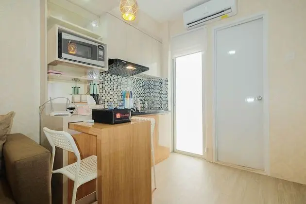 Modern Style 2BR Apartment Bassura City near Shopping Mall - Mutfak