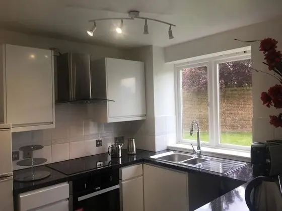 Modern and Stylish 2 Bed Flat O2 Arena - Mutfak