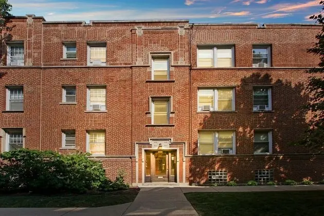 Modern & Stylish 3BR Apt in Rogers Park