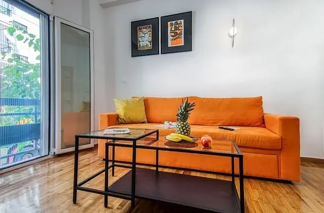 Modern and Stylish Renovated Flat, next to Metro