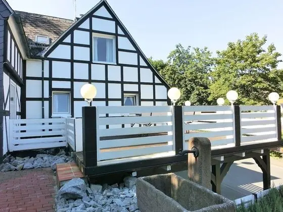 Modern and Stylishly Furnished Attic Apartment in the Sauerland - Dış Mekan