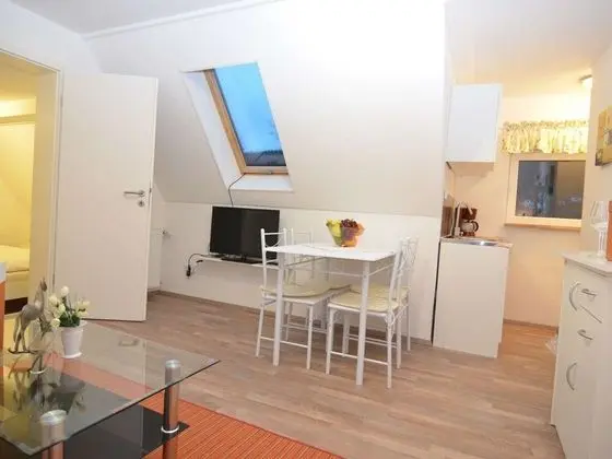 Modern and Stylishly Furnished Attic Apartment in the Sauerland - Yerinde Yemek