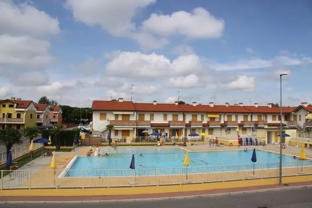 Modern Three-bedroom Apartment in Residence With Pool - Havuz