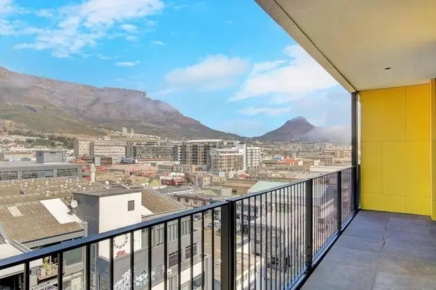 Modern Top Floor Apartment Mountain Views