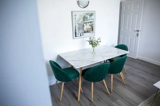 Modern Townhouse Apartment in Stratford Upon Avon With Wifi & Netflix