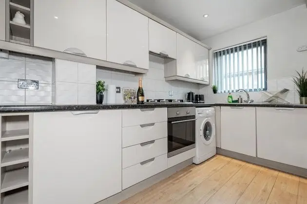 Modern Townhouse Close to Birmingham City Centre - Mutfak