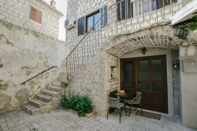 Modern Traditional Apartment w. Patio, Near Beach