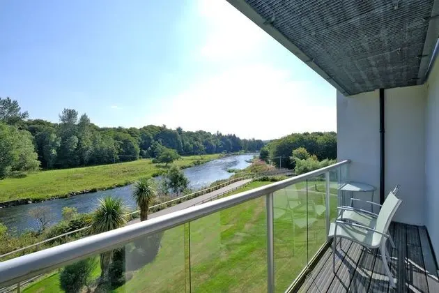 Modern two Bedroom Aberdeen Apartment With River Views